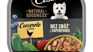 CESAR Natural Goodness tavita hrana caini 100 g cu pui garnisit cu dovlecel, fructe de padure si plante aromatice in sos