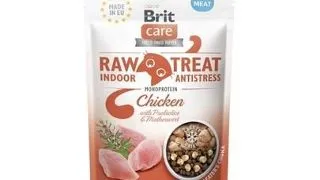 BRIT Care Raw Treat Indoor Antistress 40 g gustare liofilizata cu pui, probiotice si extract de roinita pentru pisici adulte