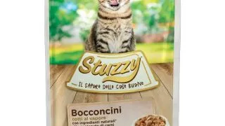 STUZZY Chunks Sterilised, Pui, plic hrana umeda pisici sterilizate, (in sos), 85g